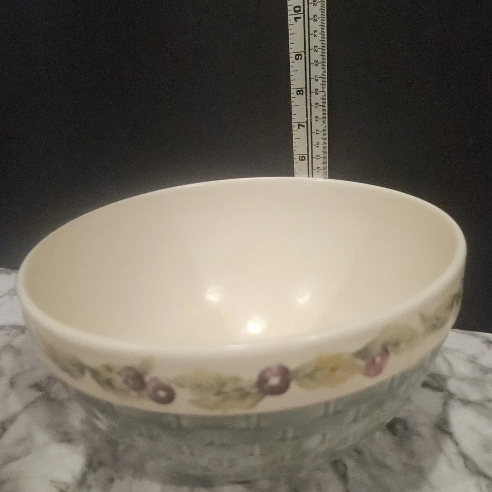 Pfaltzgraff Grapevine Stoneware Mixing Bowl‎ – Large, Basketweave Exterior